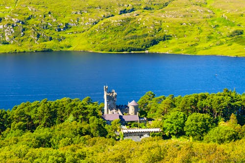 Glenveagh Castle in Donegal &ndash; &copy; ©alexanderkonsta - stock.adobe.com