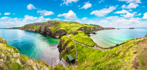 Überblick über die Carrick-a-Rede Wanderwege &ndash; &copy; ©Sergii Figurnyi - stock.adobe.com