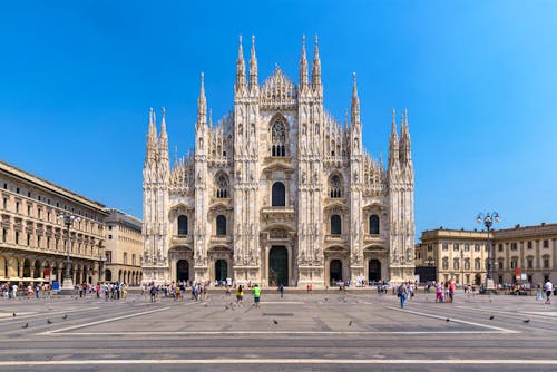 Italien - Der Domplatz in Mailand &ndash; &copy; Noppasinw - stock.adobe.com