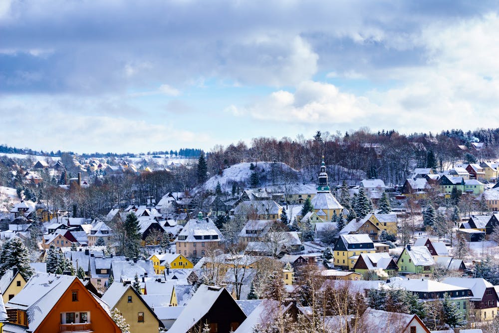 Seiffen im Winter &ndash; &copy; htpix – Adobe Stock