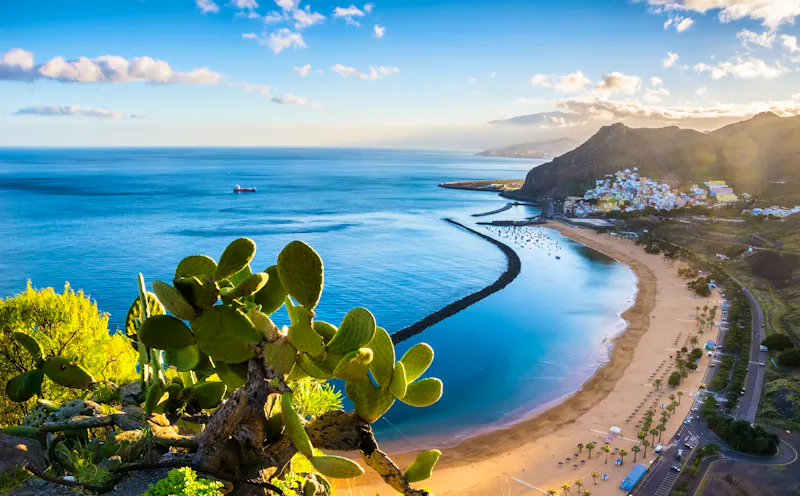 Teneriffa - Sonnenaufgang in Santa Cruz &nbsp;&ndash;&nbsp;&copy;&nbsp;©olenatur - stock.adobe.com