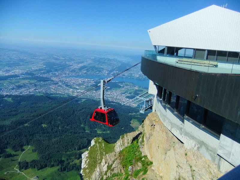 ...dann geht es mit der Seilbahn hinunter - ©Martina Pötschke