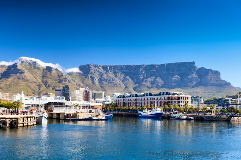 Waterfront mit Blick auf den Tafelberg - ©michaeljung - stock.adobe.com