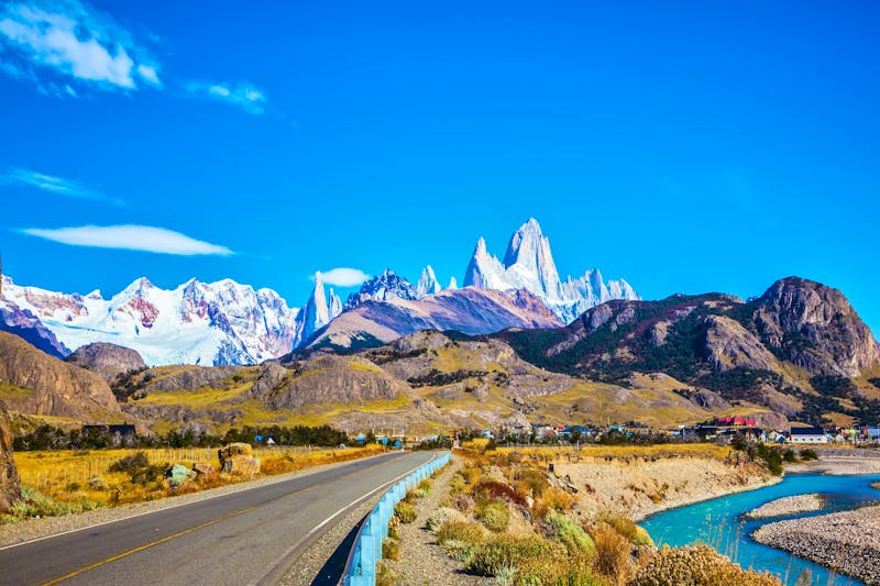 Straße in Patagonien - ©Kushnirov Avraham - Adobe Stock