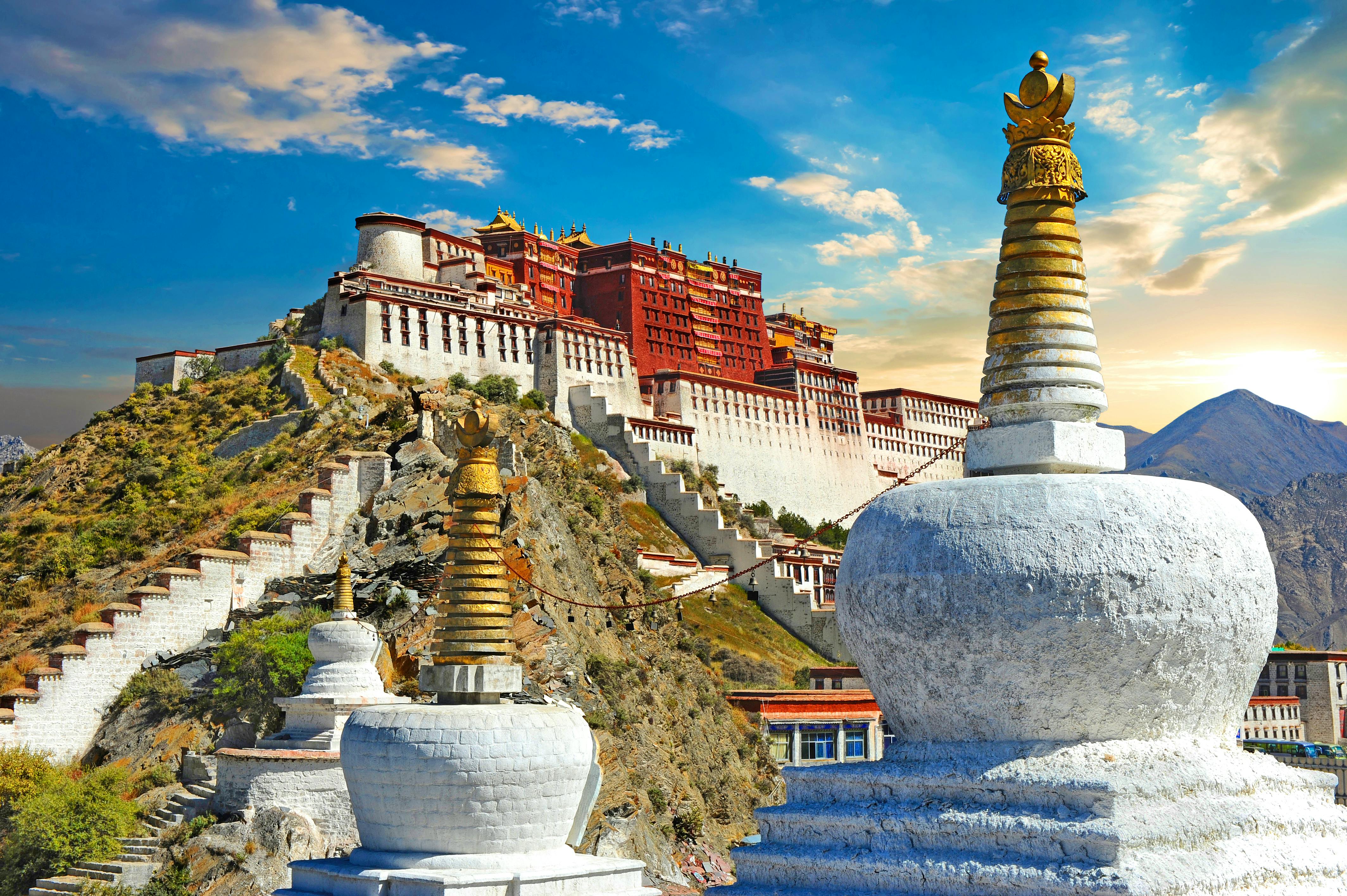 The Potala Palace in Tibet during sunset &copy; ©wusuowei - stock.adobe.com