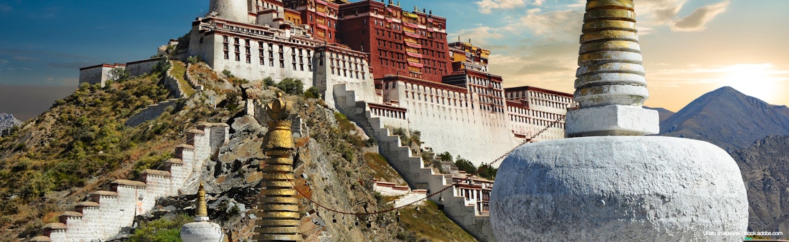The Potala Palace in Tibet during sunset – © ©wusuowei - stock.adobe.com