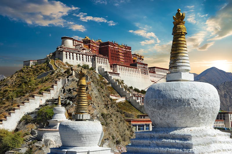 The Potala Palace in Tibet during sunset - ©©wusuowei - stock.adobe.com