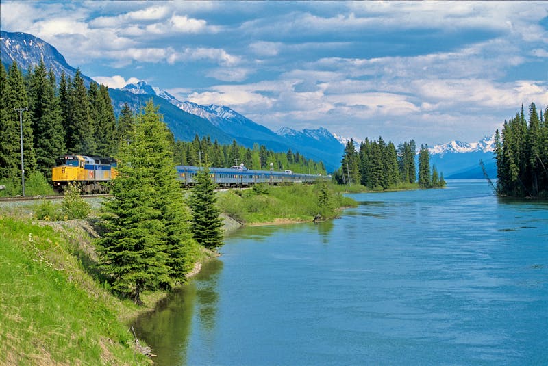 The Canadian im Jasper-Nationalpark - ©VIA Rail Canada