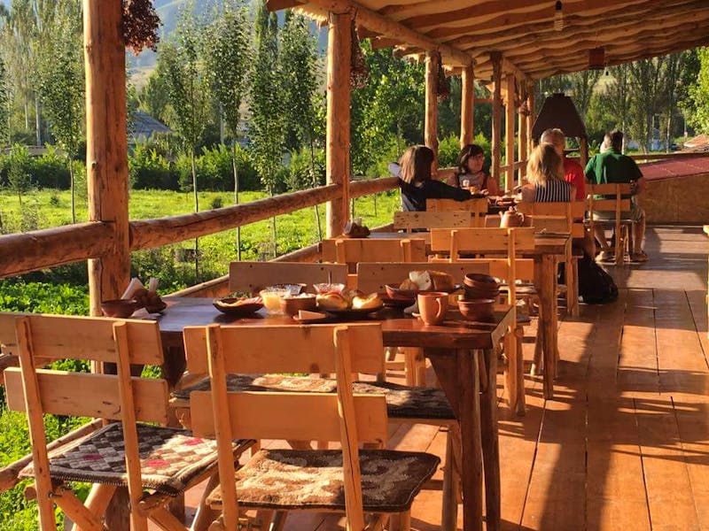 Terrasse Restaurant Guesthouses Ashuu - ©Guesthouses Ashuu