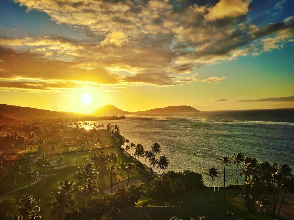 Hawaii – Sonnenaufgang über dem Pazifik &ndash; &copy; Uladzik Kryhin - stock.adobe.com