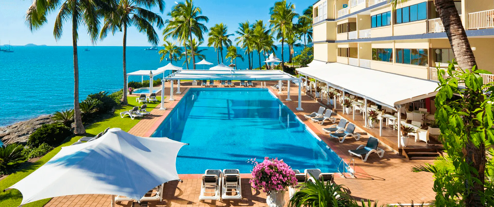 Coral Sea Resort - Pool&nbsp;&ndash;&nbsp;&copy;&nbsp;www.coralsearesort.com