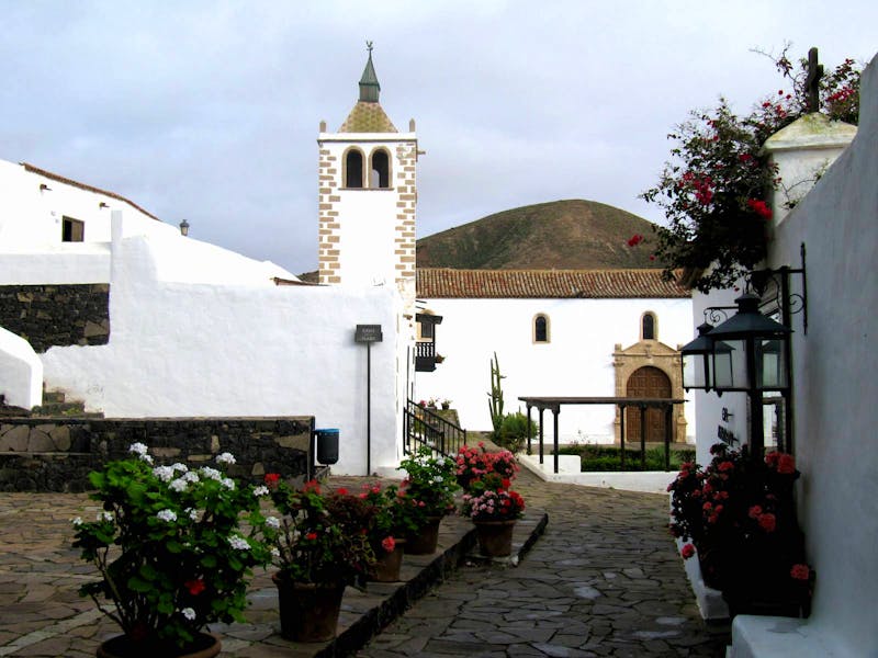 Betancuria – Blick von der Casa Santa Maria zum Marktplatz - ©Marion Kottlos