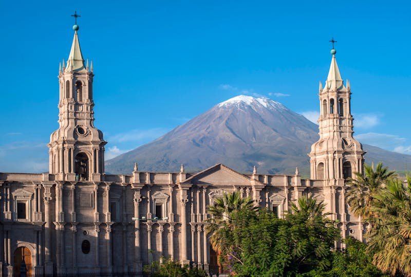 Arequipa mit Vulkan El Misti - ©Kseniya Ragozina - Adobe Stock