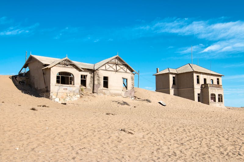 Kolmanskop am Rande des Diamentensperrgebietes der Namib - ©evenfh - stock.adobe.com