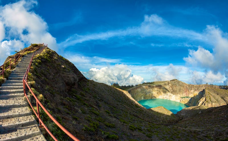 Aussichtspunkt auf dem Kelimutu Vulkan - ©Ilya Sviridenko - stock.adobe.com