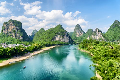 Li-Fluss in der Karstlandschaft &ndash; &copy; efired - stock.adobe.com