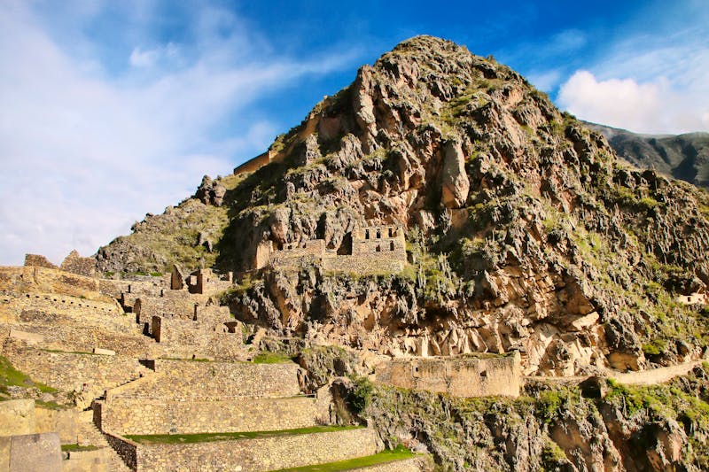 Inka-Terrassen in Ollantaytambo, Peru - ©donyanedomam - Adobe Stock