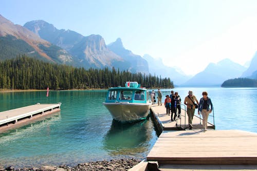 Bootsfahrt auf dem Maligne Lake im Jasper-Nationalpark &ndash; &copy; Eberhardt TRAVEL