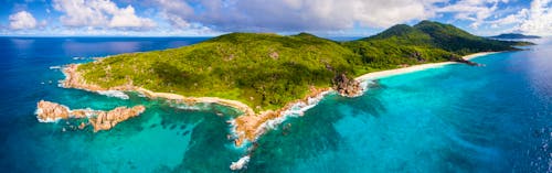 La Digue, Grand Anse &ndash; &copy; naturenow - stock.adobe.com