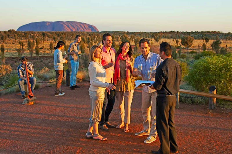 Sonnenuntergang am Ayers Rock - ©Voyages Indigenous Tourism Australia
