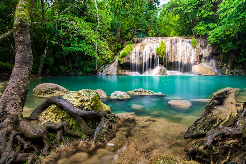 Kanchanaburi - Wasserfall im Erawan-Nationalpark - ©©happystock - stock.adobe.com