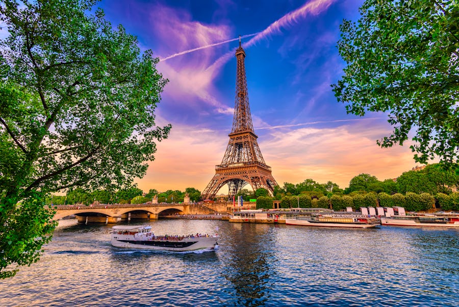 Paris Eiffelturm und Seine bei Sonnenuntergang – © ekaterina_belova - stock.adobe.com