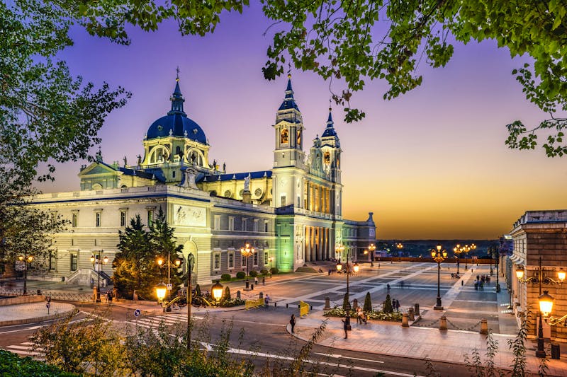 Almuneda Kathedrale in Madrid - ©Sean Pavone 2014 - Adobe Stock