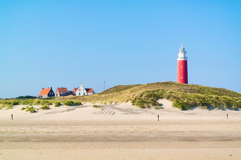 Leuchtturm und Strand in Texel - Niederlande - ©©TasfotoNL - stock.adobe.com