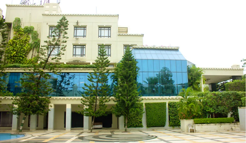 Außenansicht&nbsp;&ndash;&nbsp;&copy;&nbsp;Hotel The Crown	Bhubaneswar