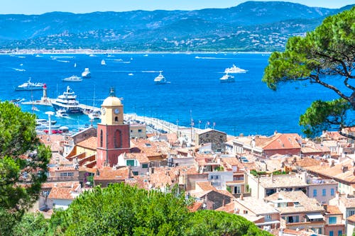 Blick auf die Bucht von Saint-Tropez &ndash; &copy; Igor V. Podkopaev - stock.adobe.com