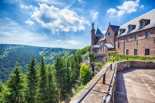Der Odilienberg mit Kloster im Elsass &ndash; &copy; araraadt - stock.adobe.com
