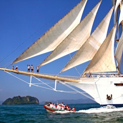 Segelkreuzfahrtschiff Star Clipper und Zodiac – © Star Clippers