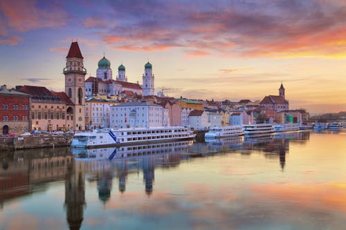 Passau im Sonnenuntergang &ndash; &copy; rudi1976 - stock.adobe.com