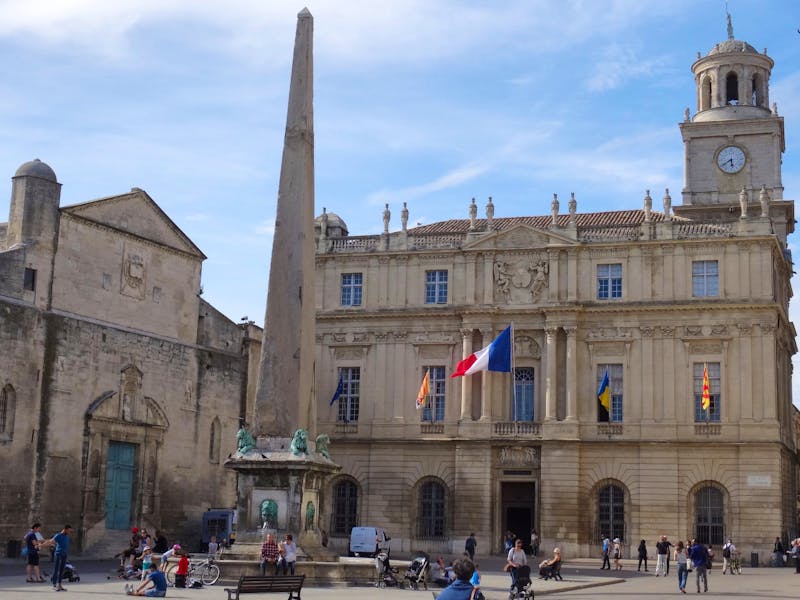 Arles - Rathaus mit Obelisk - ©Hans-Joachim Trutz