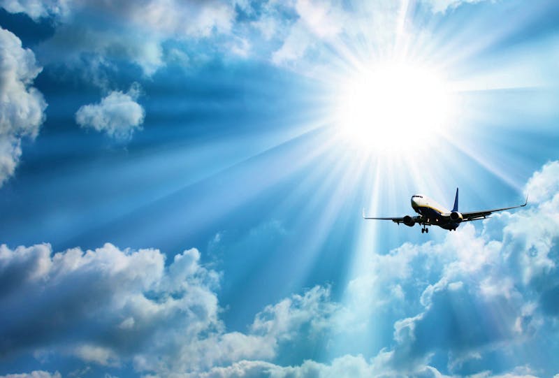 Flugzeug am Himmel - ©dade72 - Fotolia
