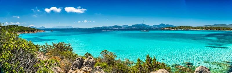 Costa Smeralda auf Sardinien - Strand Petra Ruja - ©©Salvatore - stock.adobe.com