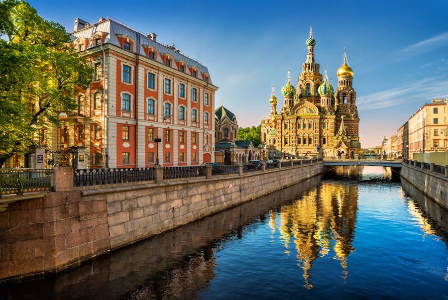 St. Petersburg – © yulenochekk – Adobe Stock