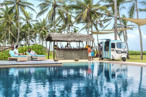 Shangri-La's Hambantota Golf Resort & Spa Poolbar &ndash; &copy; Markus Gortz