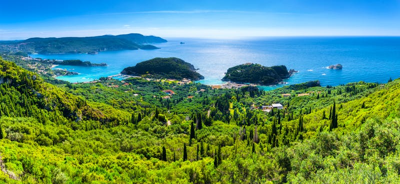 Insel Korfu – Blick auf die Bucht von Paleokastritsa - ©Slavko Sereda - stock.adobe.com