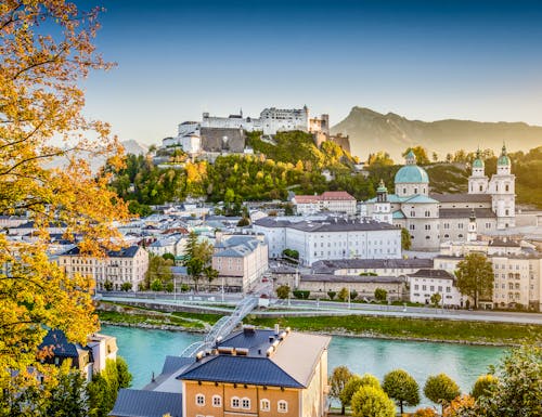 Salzburg – Altstadt im Herbst bei Sonnenuntergang – © JFL Photography - stock.adobe.com