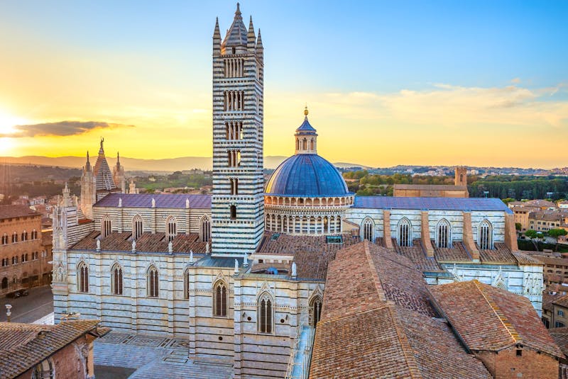 Siena – Panoramablick über die Stadt und auf die Kathedrale - ©stevanzz - stock.adobe.com
