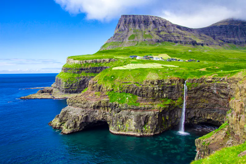 Wasserfall Mulafossur - Gasadalur, Färöer - &copy;©Gieri-Foto - stock.adobe.com