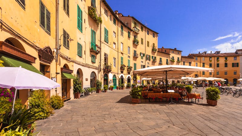 Oval Square in Lucca - ©creativenature.nl – Adobe Stock