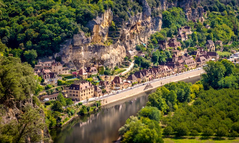 Die Stadt La Roque-Gageac im Département Dordogne - ©kevin_guillois - stock.adobe.com
