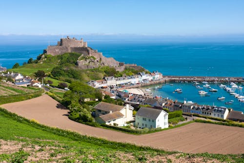 Mont Orgueil Castle auf der Kanalinsel Jersey &ndash; &copy; Dan Marsh - stock.adobe.com