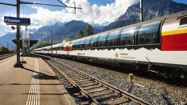 Schweiz – Gotthard Express am Bahnsteig – © KEYSTONE