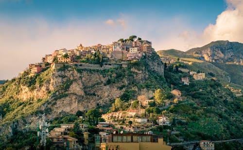 Sizilien – Castelmola in der Provinz Messina &ndash; &copy; Dog-Made-Sign - stock.adobe.com