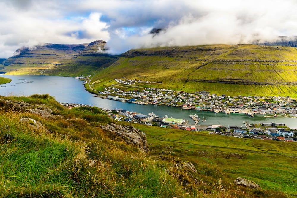 Insel Vidoy auf den Färöer-Inseln im Nordatlantik &ndash; &copy; ©siempreverde22 - stock.adobe.com