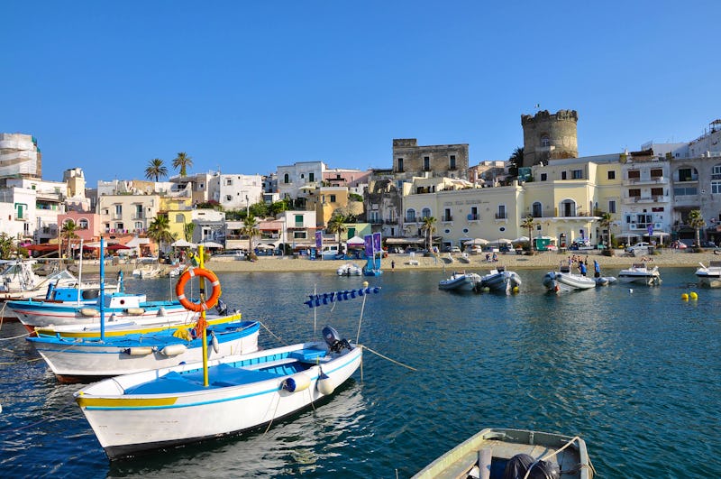 Hafen von Forio auf Ischia – © ©robypsycho - stock.adobe.com