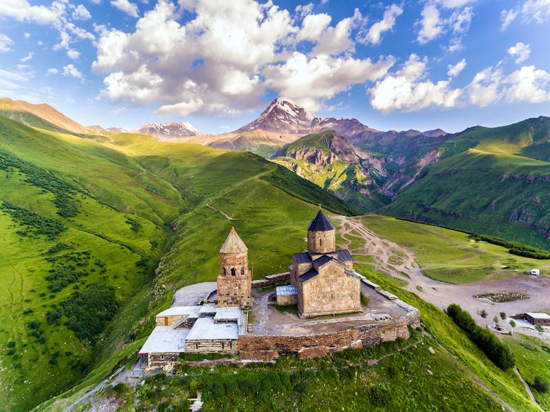 Georgien – Kazbegi Gergeti Kirche - ©DmytroKos - stock.adobe.com